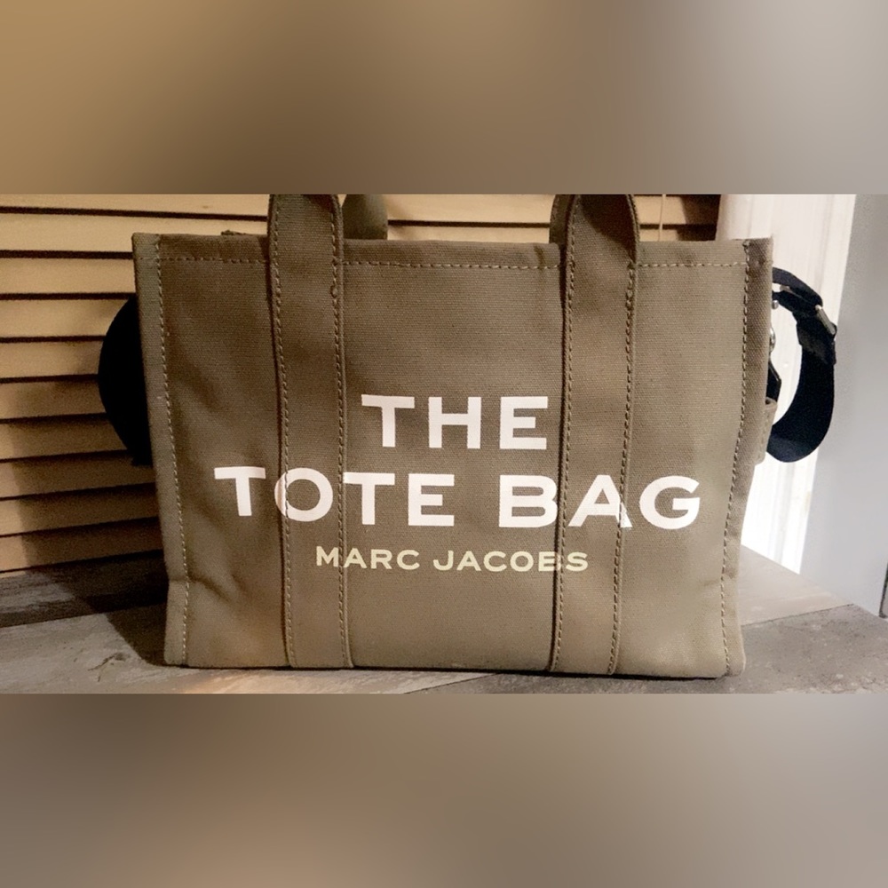MARC JACOBS TOTE BAG -The medium tote bag